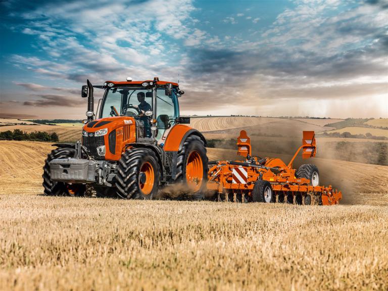 Kubota Traktor mit Scheibenegge