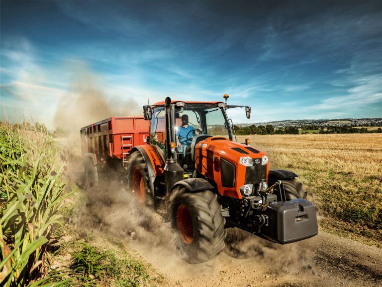 Kubota Traktor mit Hänger